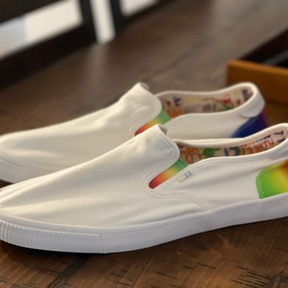 Tom’s Baja Unity Rainbow Men’s Size 9.5 Canvas Shoes - Stylish and Sustainable! - Picture 6 of 6